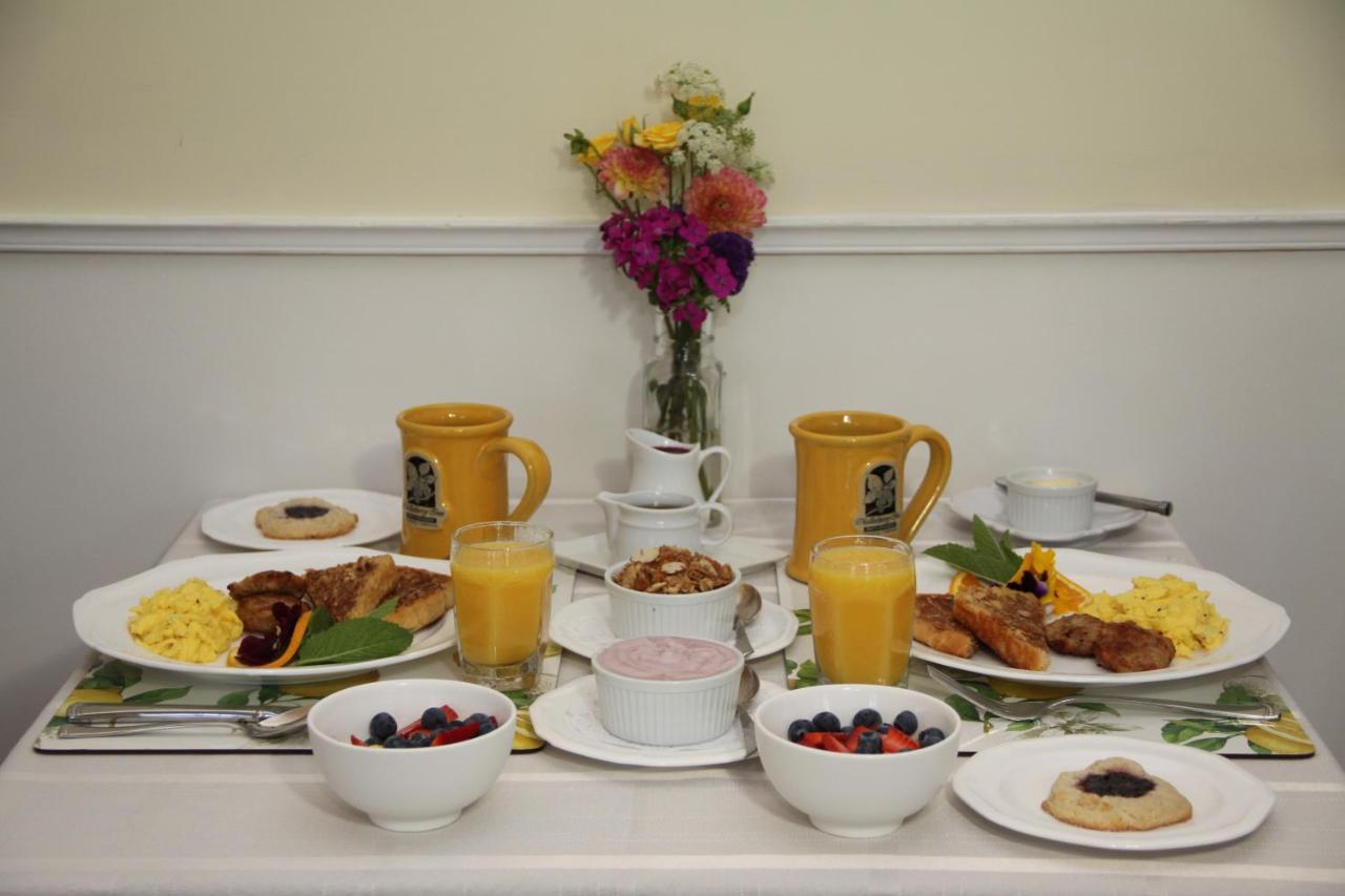 Olallieberry Inn Bed And Breakfast Cambria Exterior photo