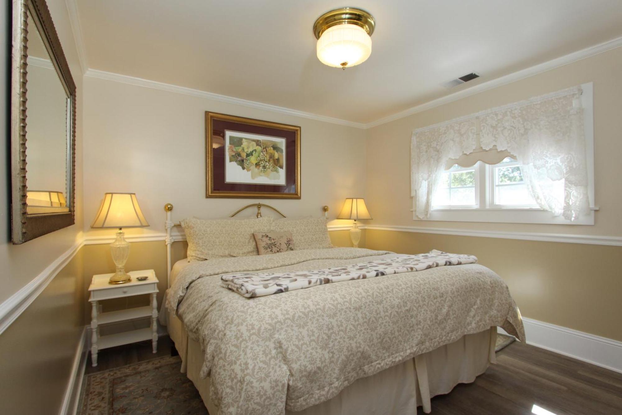 Olallieberry Inn Bed And Breakfast Cambria Room photo