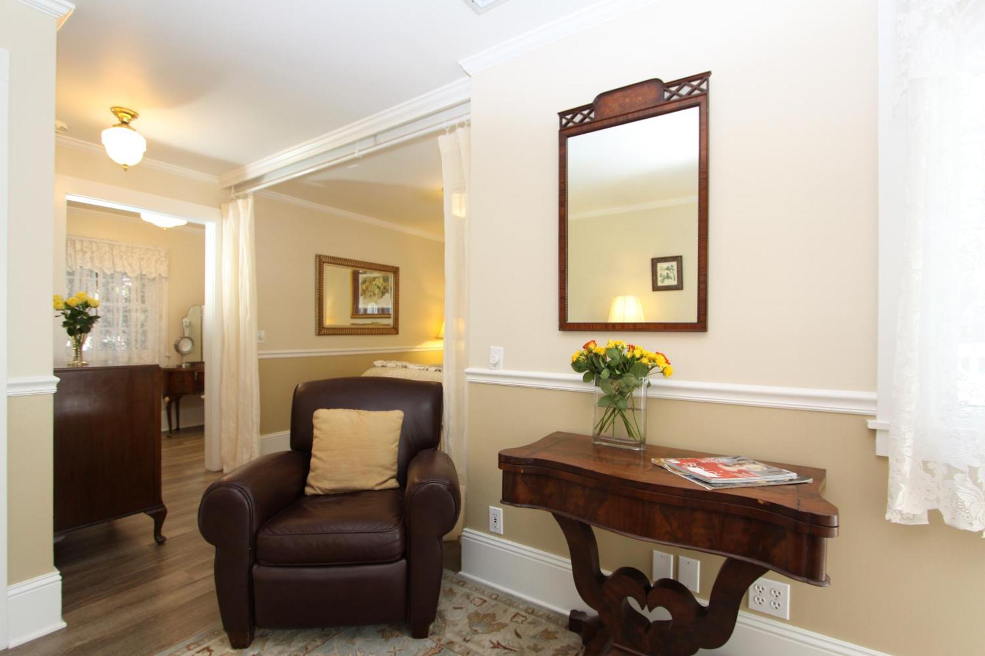 Olallieberry Inn Bed And Breakfast Cambria Room photo