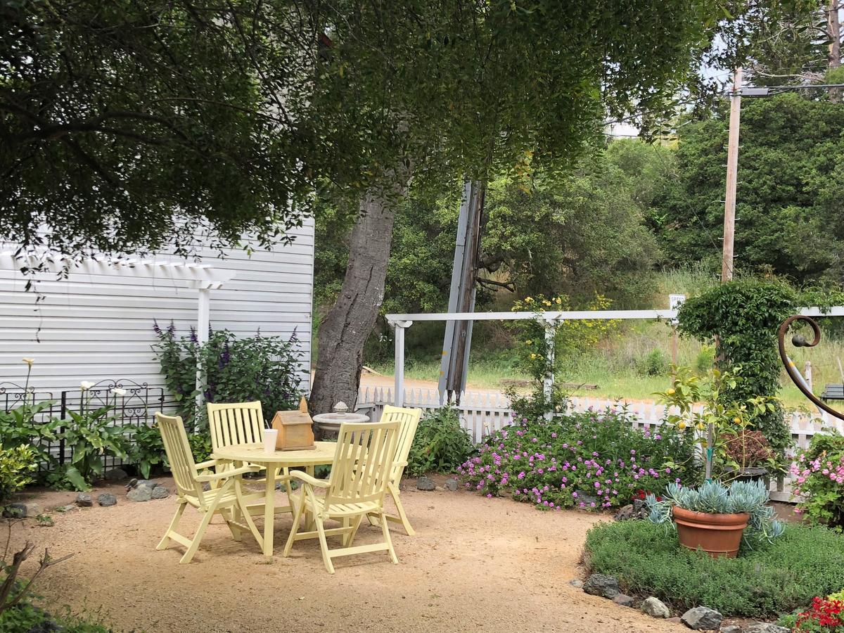 Olallieberry Inn Bed And Breakfast Cambria Exterior photo